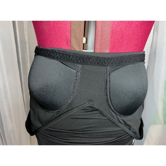 Speedo one piece swimsuit v neck  black - Picture 7 of 10